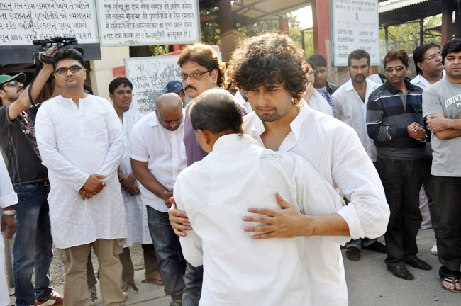 Bollywood Pays Its Last Respects To Sonu Nigam’s Mother